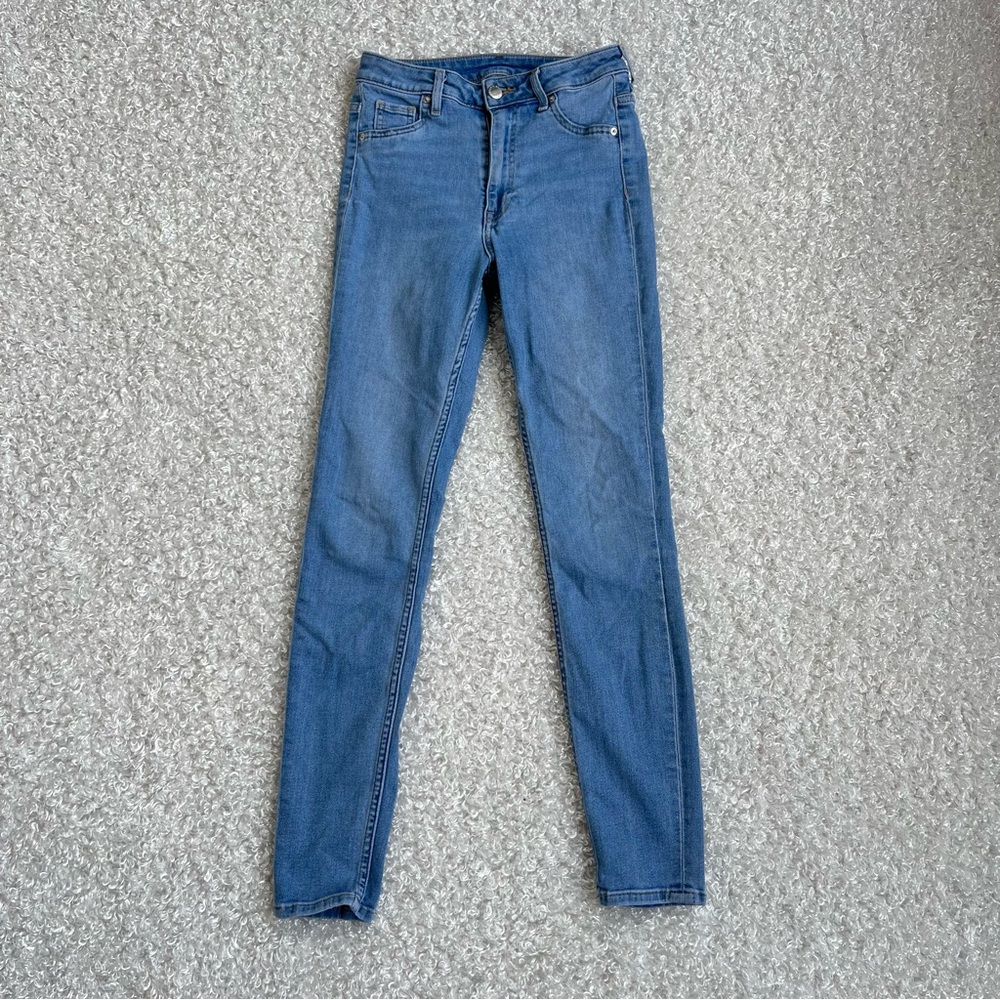 light wash high waisted skinny jeggings jeans sz 2 | casual capsule wardrobe